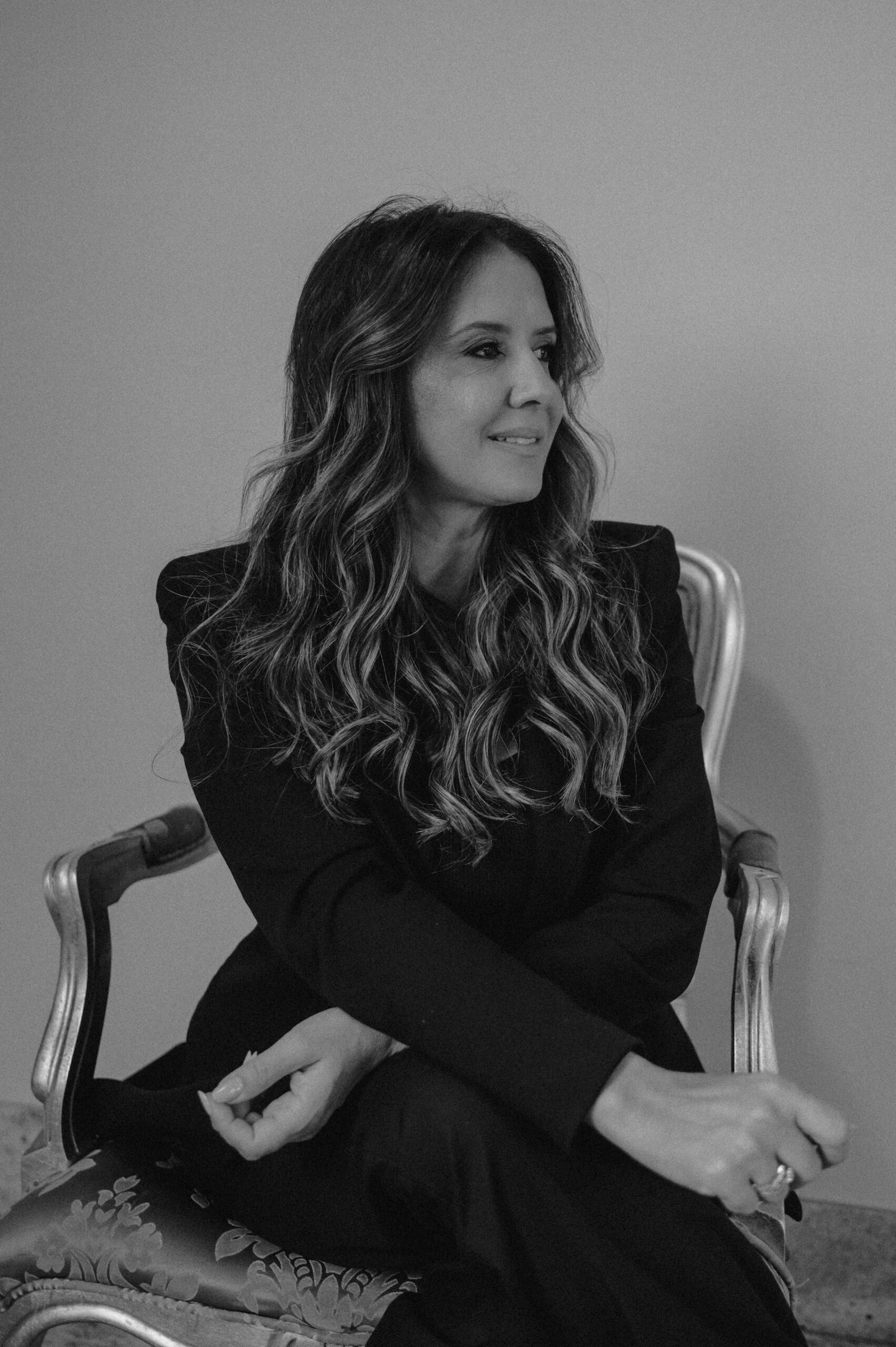 Retrato de Juliana Mércia em preto e branco